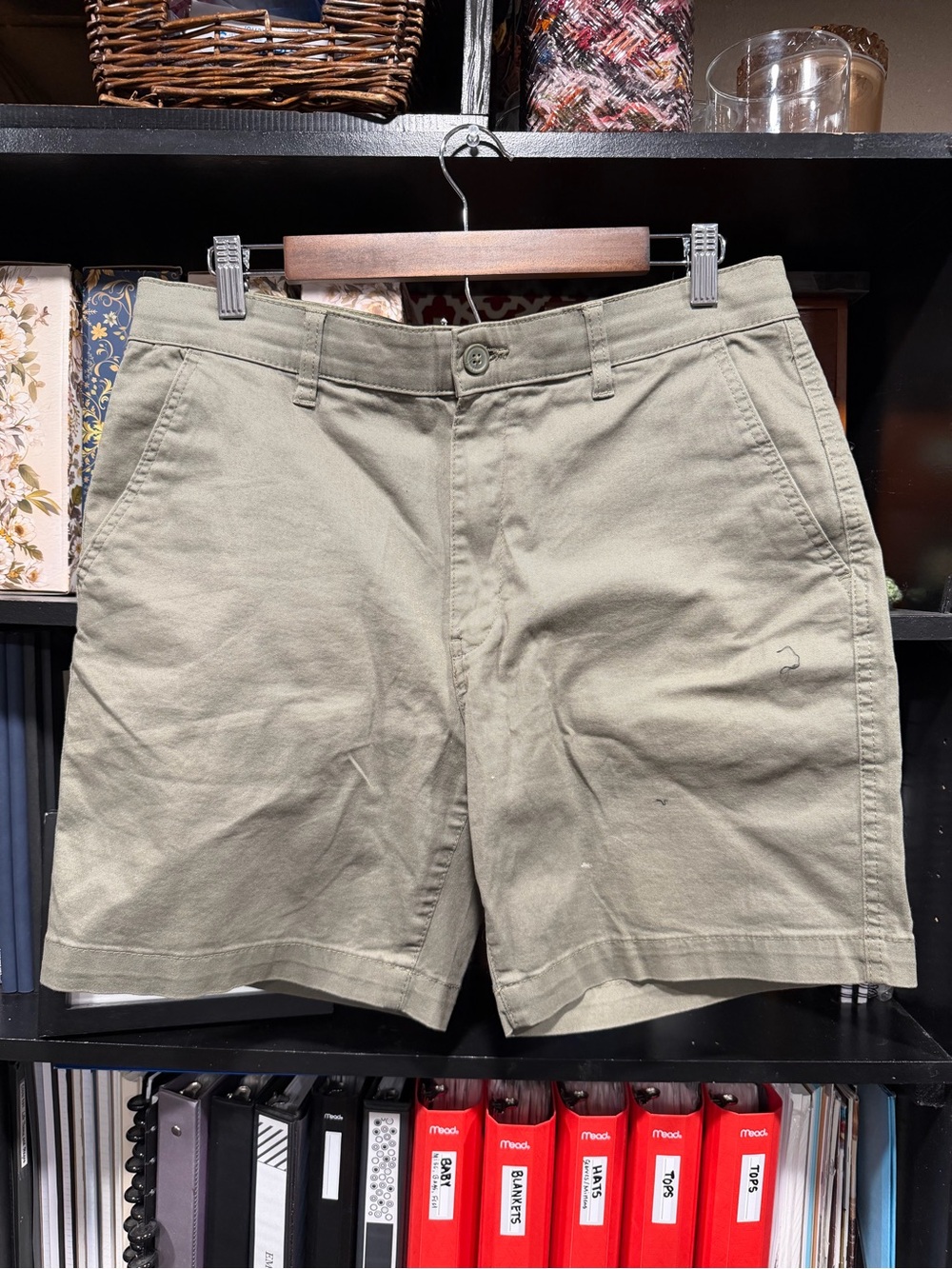 H&M Men's Flat Front Shorts in Olive Green